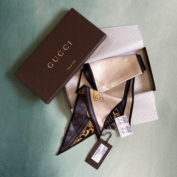 Authentic Gucci Monogram GG Silk Scarf - Picture 3 of 15